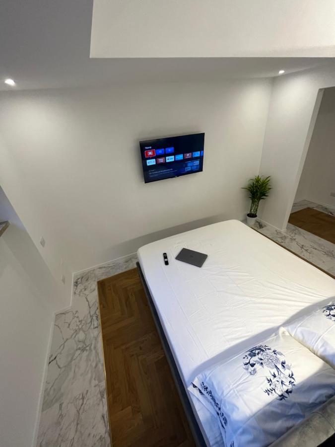 Savoia House, Modern Near Borghese Apartment Rom